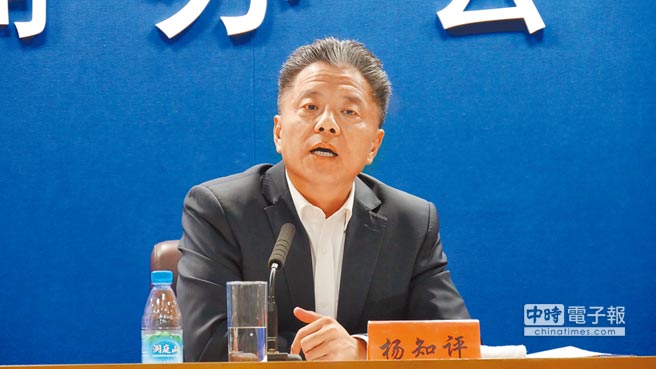 「苏州惠台55条」新闻发布会12日举行。苏州副市长杨知评在记者会上说明推出的主要惠台措施。（记者陈柏廷摄）