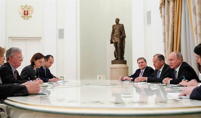 美国国家安全顾问博尔顿不断向俄国抱怨中国一些老生常谈的问题，俄方则请他自已与中国讨论。（图／路透）