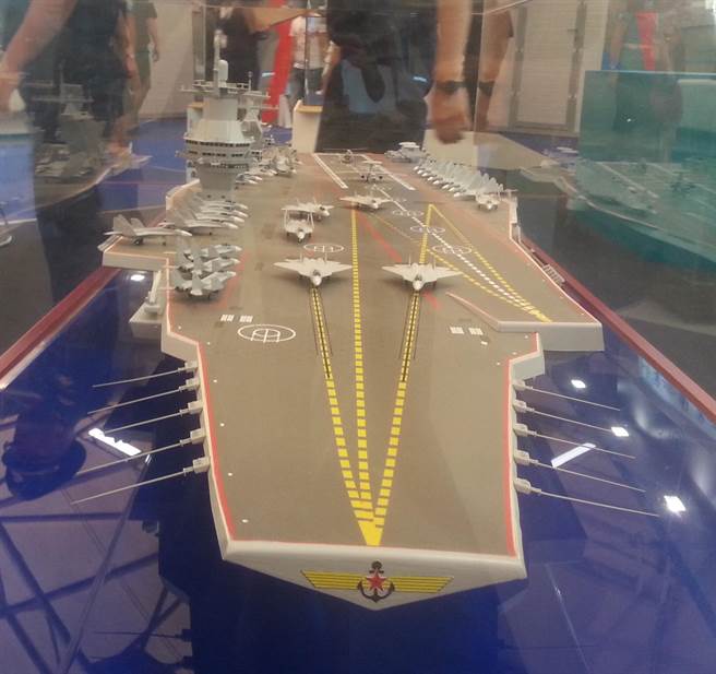 俄罗斯暴风级航母模型。（图／卫星通讯社）