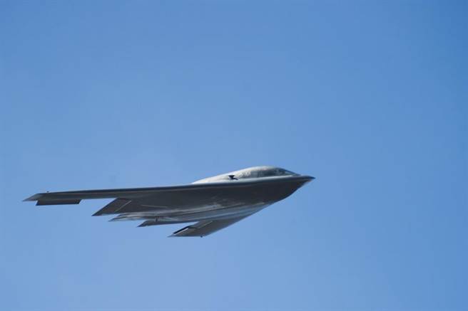 美军的B-2「精灵」是目前全球唯一服役中的隐形战略轰炸机，有部份也面临老旧问题而需要退役。（图／美国空军）