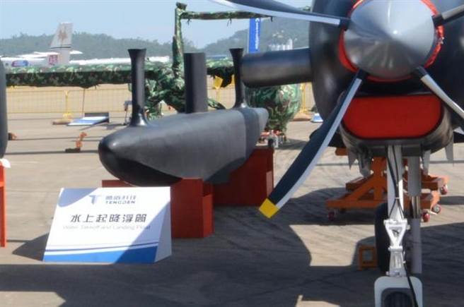 腾盾TW356超大型无人机可以进行水上起降，图为它可装置在挂架上的浮筒。（图／凤凰军事）