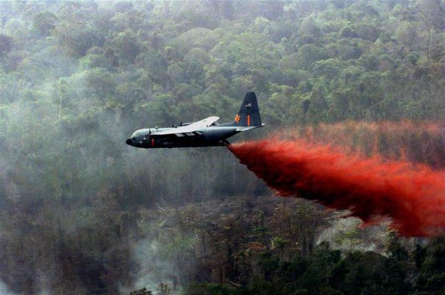 美國在越戰期間，對雨林投放大量的落葉劑。(圖/網路)