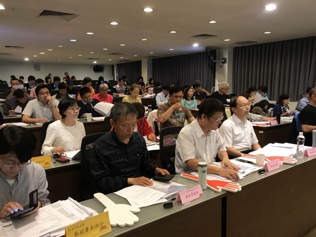 技高外語群課綱中 高階英語聽講課程以全英語授課為原則 生活 中時