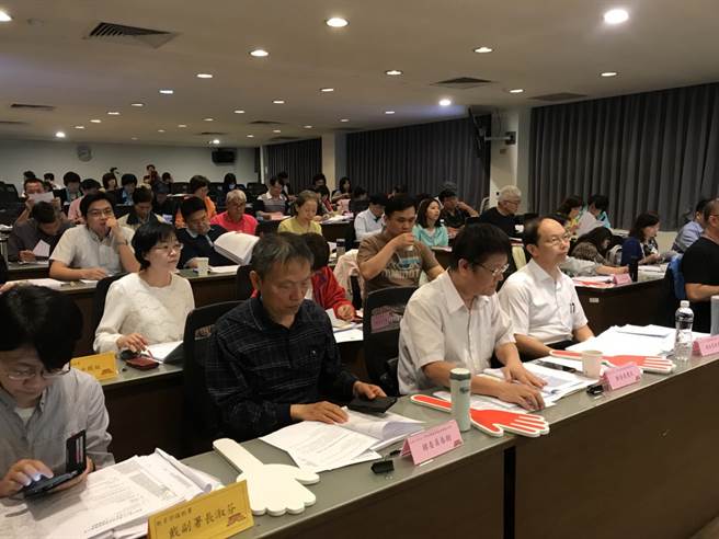 技高外語群課綱中 高階英語聽講課程以全英語授課為原則 生活 中時