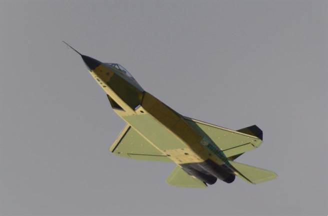 FC-31鹘鹰的弹仓与腹比是目前全球战机里最大的。（图／凤凰网）