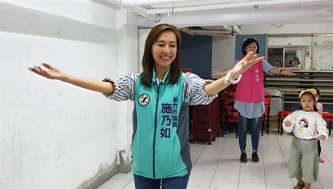 新竹市南區市議員候選人施乃如近日被網紅票選為全台最正女性候選人。（陳育賢攝）