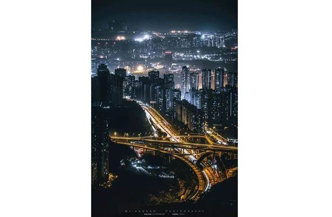 圖為重慶夜景。（圖片來源：重慶市台辦）