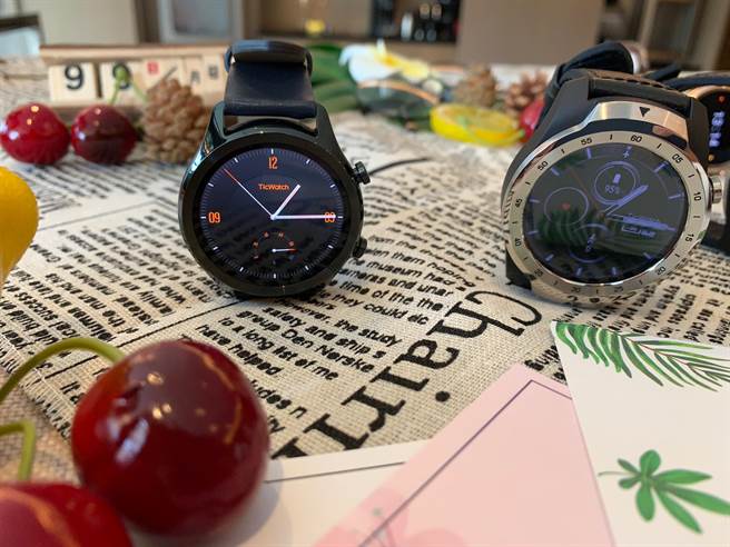 TicWatch C2（左）與 TicWatch Pro  智慧手錶。（圖／黃慧雯攝）
