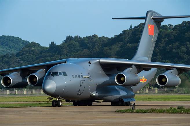 中共自制的大型运输机运-20改装为空中加油机，并完成首飞成功，未来将成为中共空中重要的战略后勤力量。图为运-20。（图／中新社）