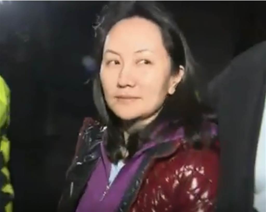 华为副董事长兼首席财务官孟晚舟对私生活向来低调，但因为在温哥华被捕，争取保释，许多个人私密都因而曝光，图为她12日获得保释的神情。（美联社YouTube影片截图）(photo:ChinaTimes)