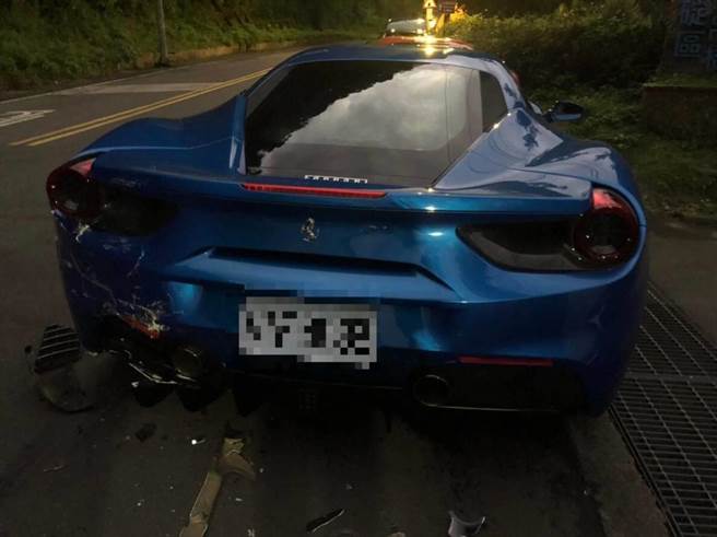 林姓男子疑因精神不济，驾车连撞4辆法拉利。（王扬杰翻摄）