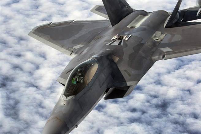 大陆认为具备隐形能力的F-22战机是防空系统的重大威胁，必须研究出克制方法。（图／美国空军）