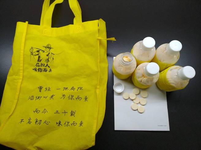 大陆金光党诈骗金门民眾的幌子「高科技产品」，其实只是维他命C类的产品。（警方提供）