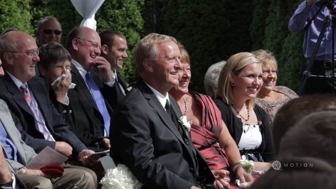 台下岳父、岳母得知真相后也忍不住笑了起来(图/翻摄自影片)