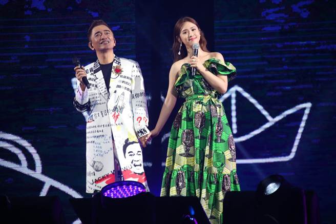 吴宗宪去年请女儿吴姗儒当演唱会嘉宾。(华贵娱乐提供)