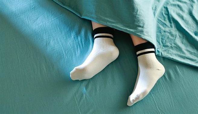中医师建议，穿袜子「保阳气」比较适用于「虚寒体质」的民眾。(图片来源/陈德信)