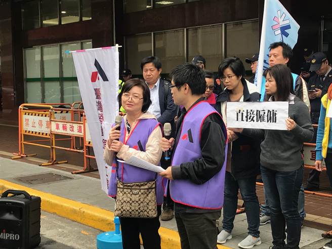 台灣勞動派遣產業工會今到勞動部抗議，應終止不當勞動行為。（王思慧攝）