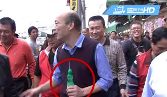 韓國瑜逛年貨一路緊握「綠罐」 民眾：好奇之餘好想買一瓶