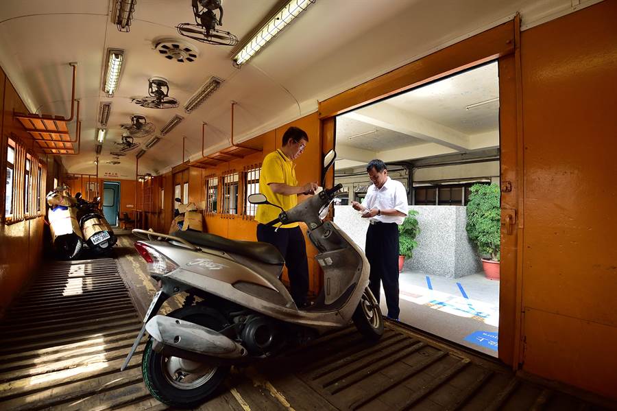 台鐵今宣布按期行包專車將於3月1日起停駛，機車託運也同時停辦。（台鐵提供）