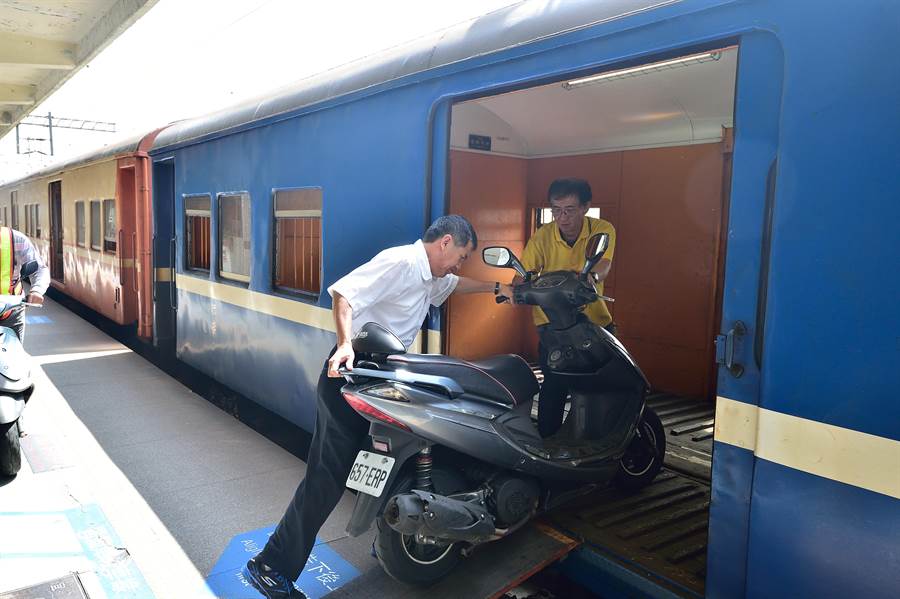 台鐵今宣布定期行包專車將於3月1日起停駛，機車託運也同時停辦。（台鐵供應）