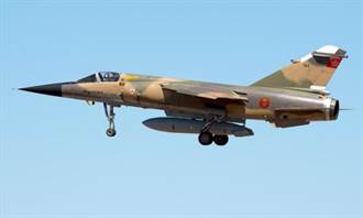 摩洛哥幻象F1戰機墜毀 飛行員彈射成功