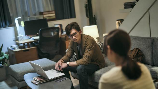 温升豪在剧中与贾静雯有许多精彩对手戏。CATCHPLAY提供