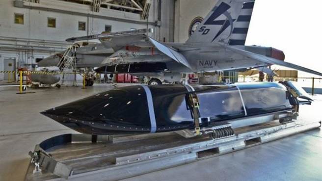 美国洛马公司研发的长程反舰导弹已列装于空军的B-1B轰炸机，接续将进行F/A-18E/F舰载机的测试。（图／洛马公司）