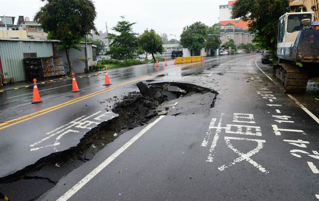 高雄馬路能不爛嗎 一張圖看懂日本與高雄鋪路差別 政治 中時新聞網