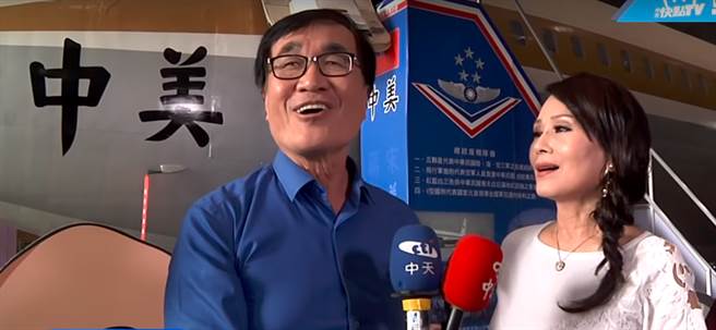 李四川谐星咖？喷一句话让张璃敏娇嗔打断 网友拱出道。（图/翻摄自中天新闻）