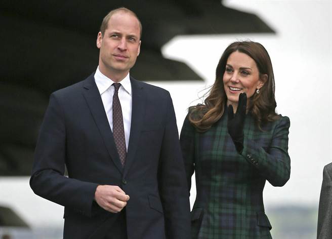 剑桥公爵威廉王子与妻子凯特1月29日前往苏格兰，出席当地首座设计博物馆V&A丹地分馆（V&A Dundee）的开幕仪式。（美联社）