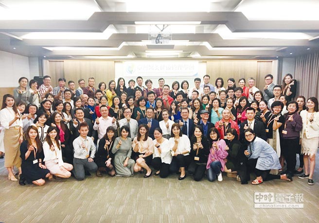 康見精準健康管理集團在台灣醫美健康管理學會的輔導下，成立北、中、南基因健康管理師聯習會，每個月一次專題學習與專業分享。圖／業者提供