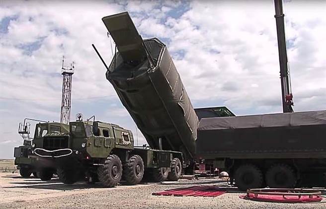 傳聞已久、首次有實體圖片出現的先鋒高超音速導彈，是普丁一再對外強調的超級武器，將於今年列裝部隊開始服役。（圖／塔斯社）