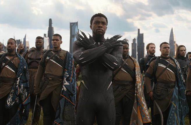 漫威英雄片《黑豹》勇夺奥斯卡最佳服装设计与最佳美术设计两大奖。(翻摄自《黑豹》官方脸书)
