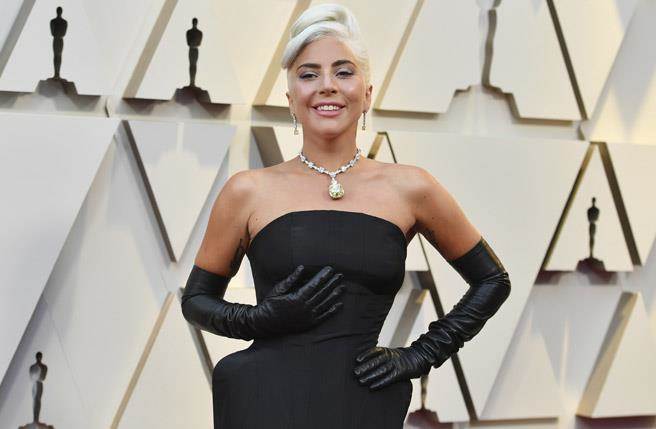 女神卡卡以〈Shallow〉夺奥斯卡最佳原创歌曲奖。(图／美联社)