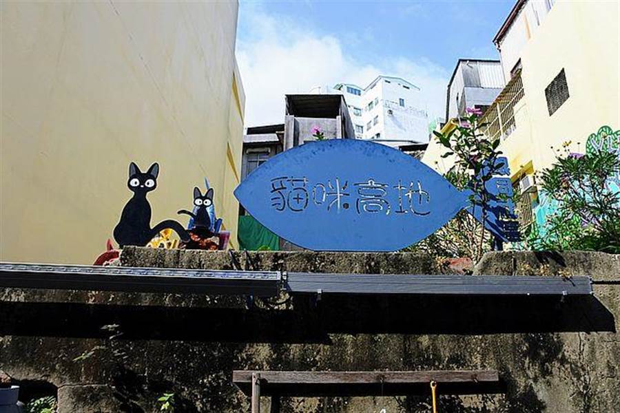 台南銀同社區巷弄內的「貓咪高地」，內有很多可愛彩繪，成為熱門攝影景點。