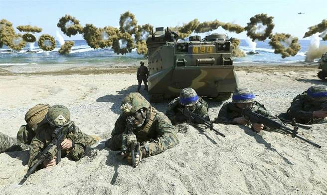 美國、南韓國防部今天宣布，將終止舉行聯合大型軍事演習。圖為2016年春天雙方舉行代號為「鷂鷹」和「關鍵決斷」聯合軍演的資料照。（圖／美聯社）