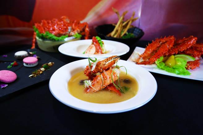 台南大億麗緻酒店美食節推出帝王蟹吃到飽，共有5道精選帝王蟹料理。（程炳璋攝）