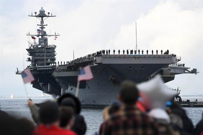 美国航母杜鲁门号状况良好，媒体与公眾曝光率极高，是美国海军形象标竿，要让它退役，就是打算摊牌逼迫国会在预算上让步。（图／美国海军）