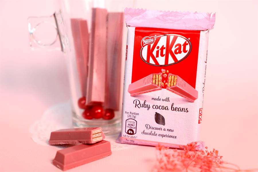 KitKat Ruby四指包單片售價49元，4月9日前享第2件6折。圖／業者提供