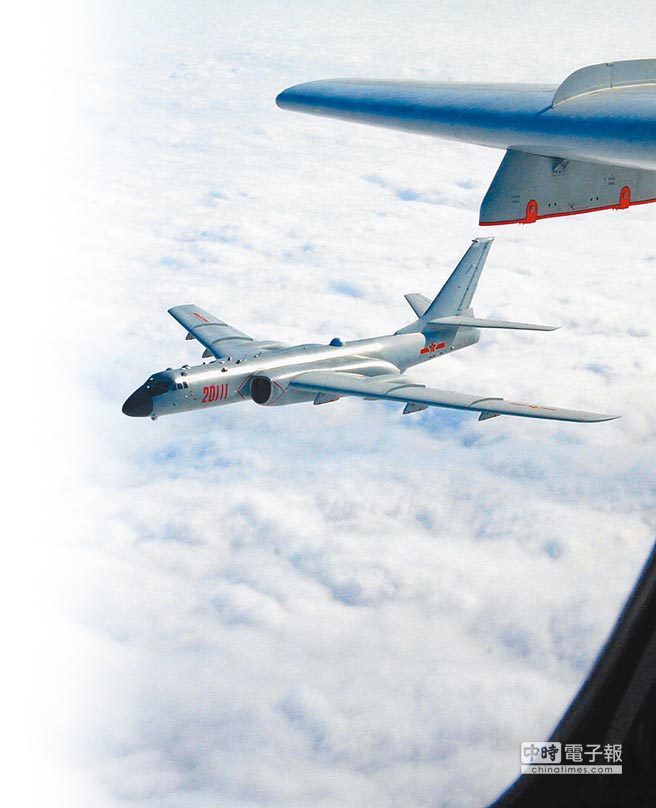 解放军轰-6k。（中新社资料照片）