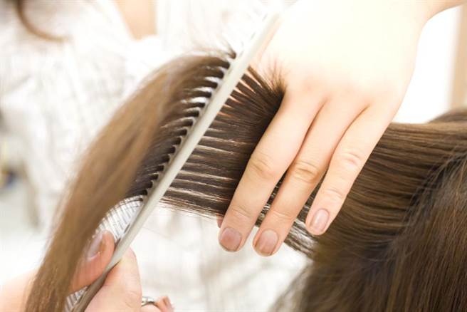 剪过腰长髮没做这事会倒大楣？苦主：1周出3车祸（图／达志影像）