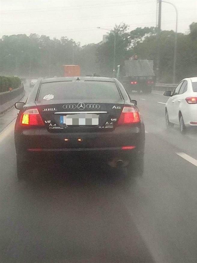 雨中奇景三菱轎車爽貼名車logo後車駕駛笑翻 社會 中時