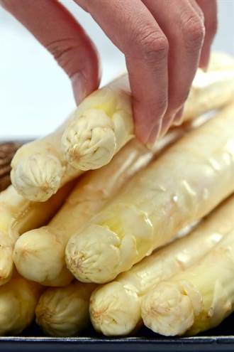 今年首批法國白蘆筍抵台 三二行館開賣