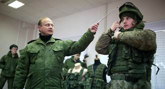 俄軍未來戰士裝甲 包括數位頭盔和戰鬥外骨骼