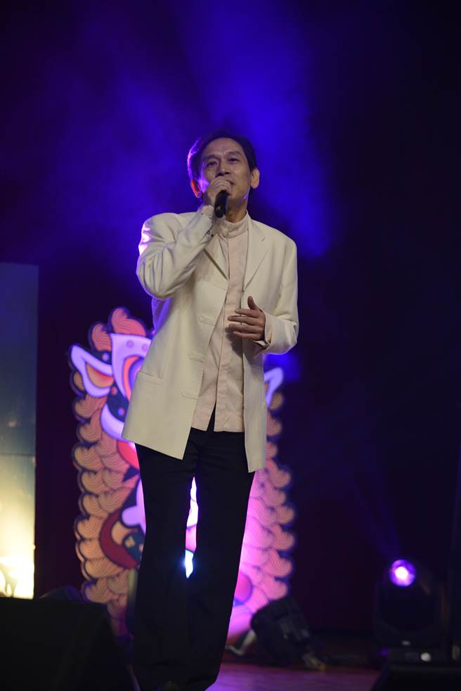 知名歌手羅美玲16日出席「向新竹縣志工致敬演唱會」，演唱多首經典老歌。（莊旻靜攝）