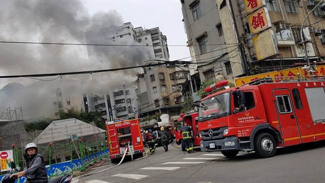 中和公寓火警濃煙直竄天際疏散2民眾 社會 中時