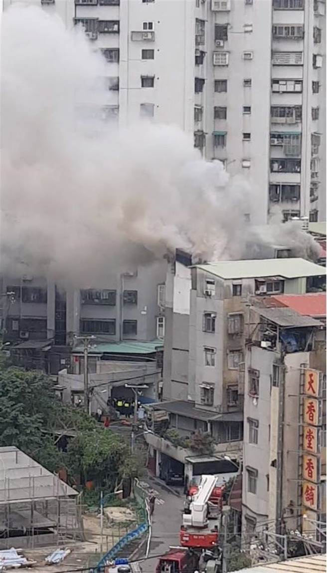 中和公寓火警濃煙直竄天際疏散2民眾 社會 中時