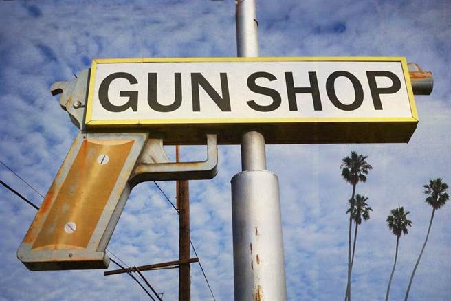 纽西兰基督城15日发生大规模血腥屠杀，纽国官方表明将尽快紧缩枪枝法令，这一宣示反而刺激了境内枪枝买气，周末许多民眾涌入当地枪枝卖场，抢在法令生效前先买起来。（示意图／shutterstock）