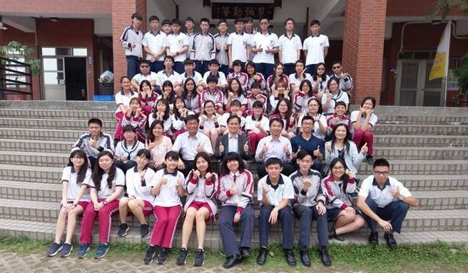 新化高中繁星推薦95人上榜，創該校新紀錄，錄取人數是台南最多，全國第3。（劉秀芬攝）