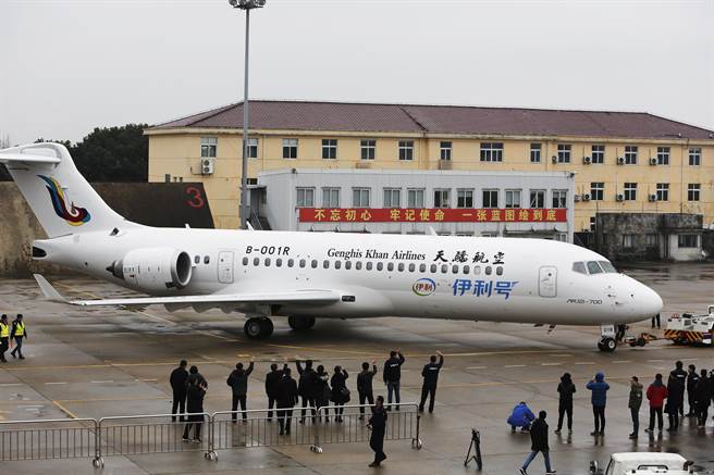 大陸的中國商飛公司所製造的ARJ21支線飛機搶下大陸商業航空的首張海外訂單。（圖／中國商飛）